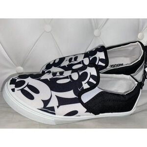 Disney Mickey Mouse Slip On 1928 Star Black White Sneakers Mens Size 7 BRAND NEW